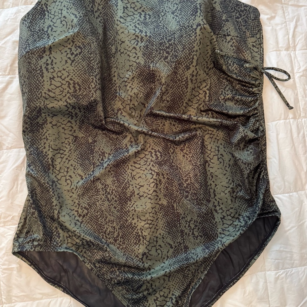 Cacique Elegant Green/Black One Shoulder Swimwear